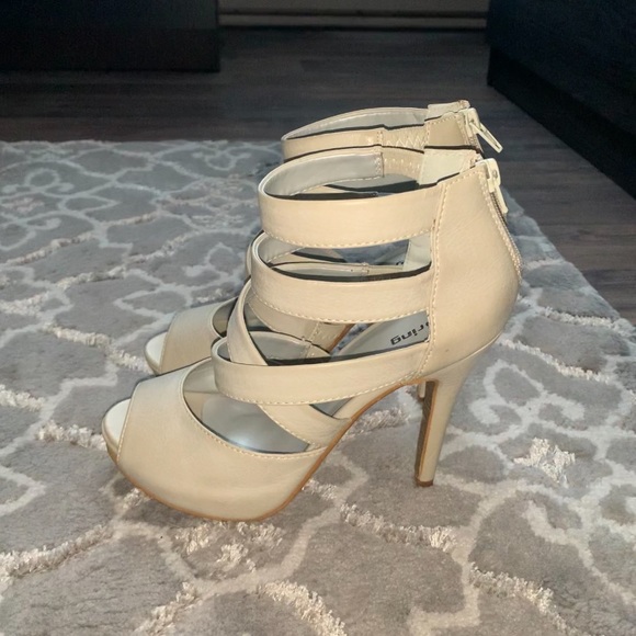 Strap heels - Picture 2 of 3